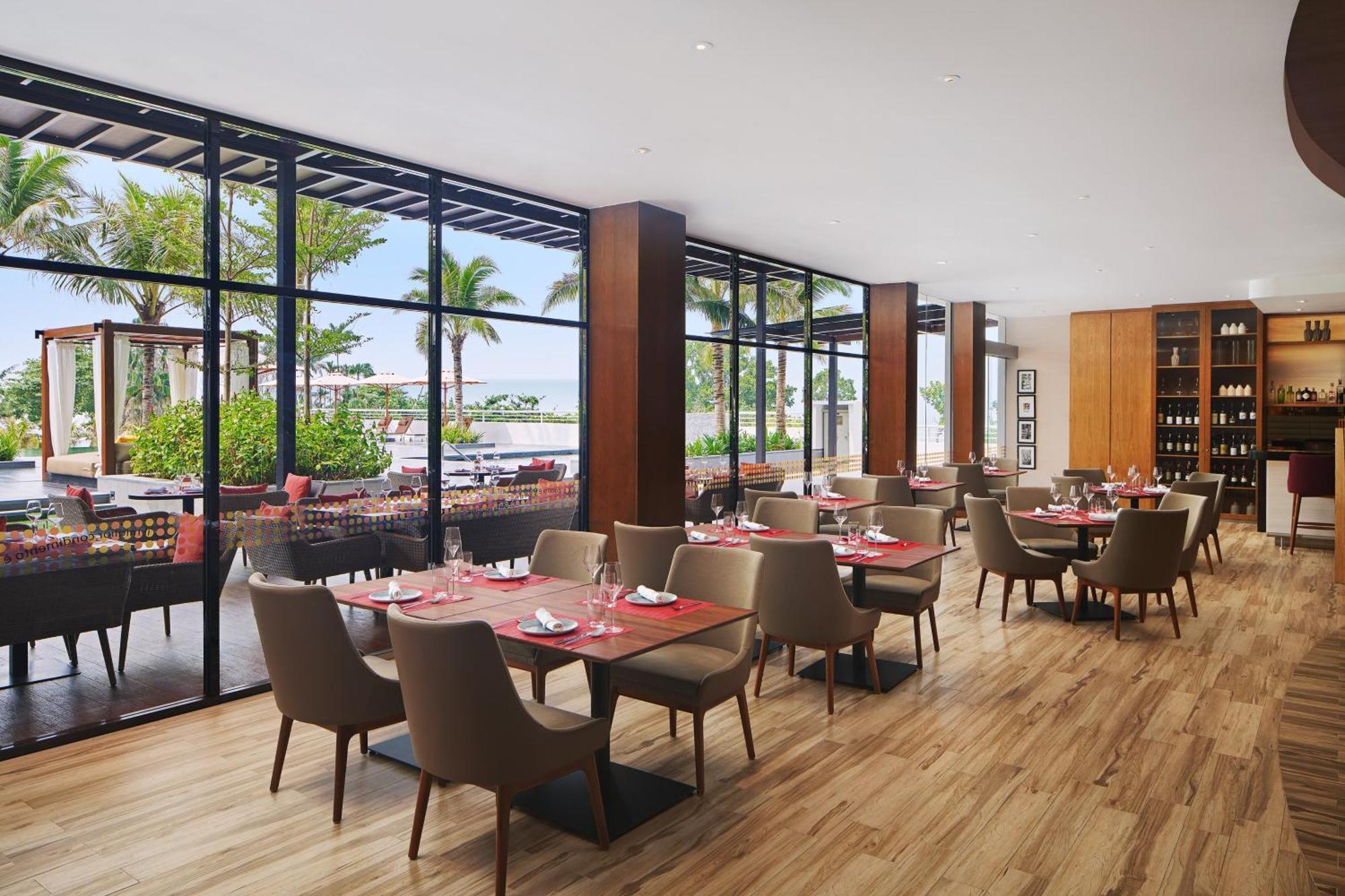 The Westin Desaru Coast Resort Exterior photo The restaurant