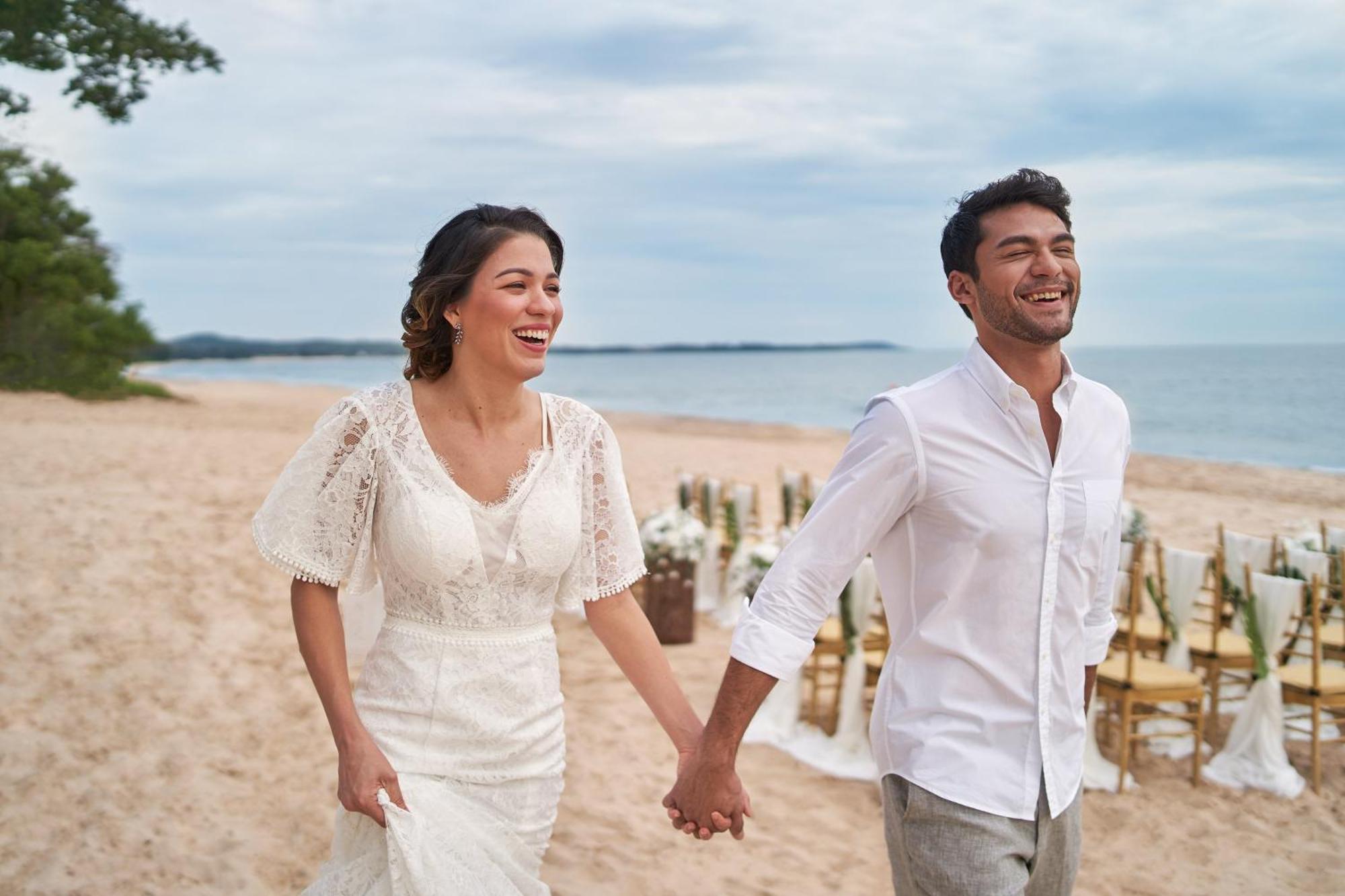 The Westin Desaru Coast Resort Exterior photo A couple holding hands