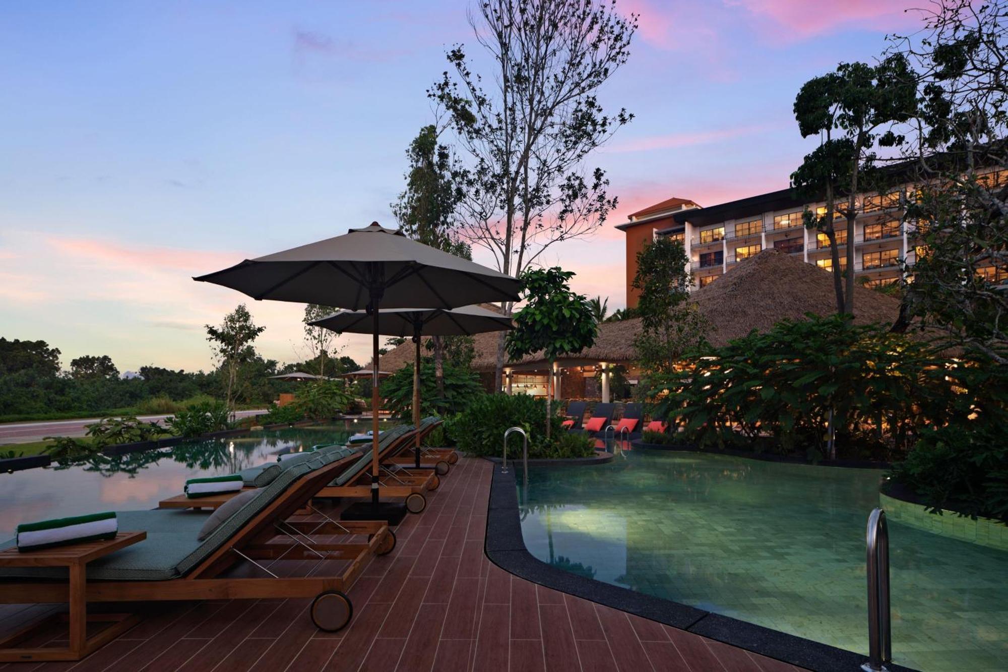 The Westin Desaru Coast Resort Exterior photo The swimming pool at the hotel