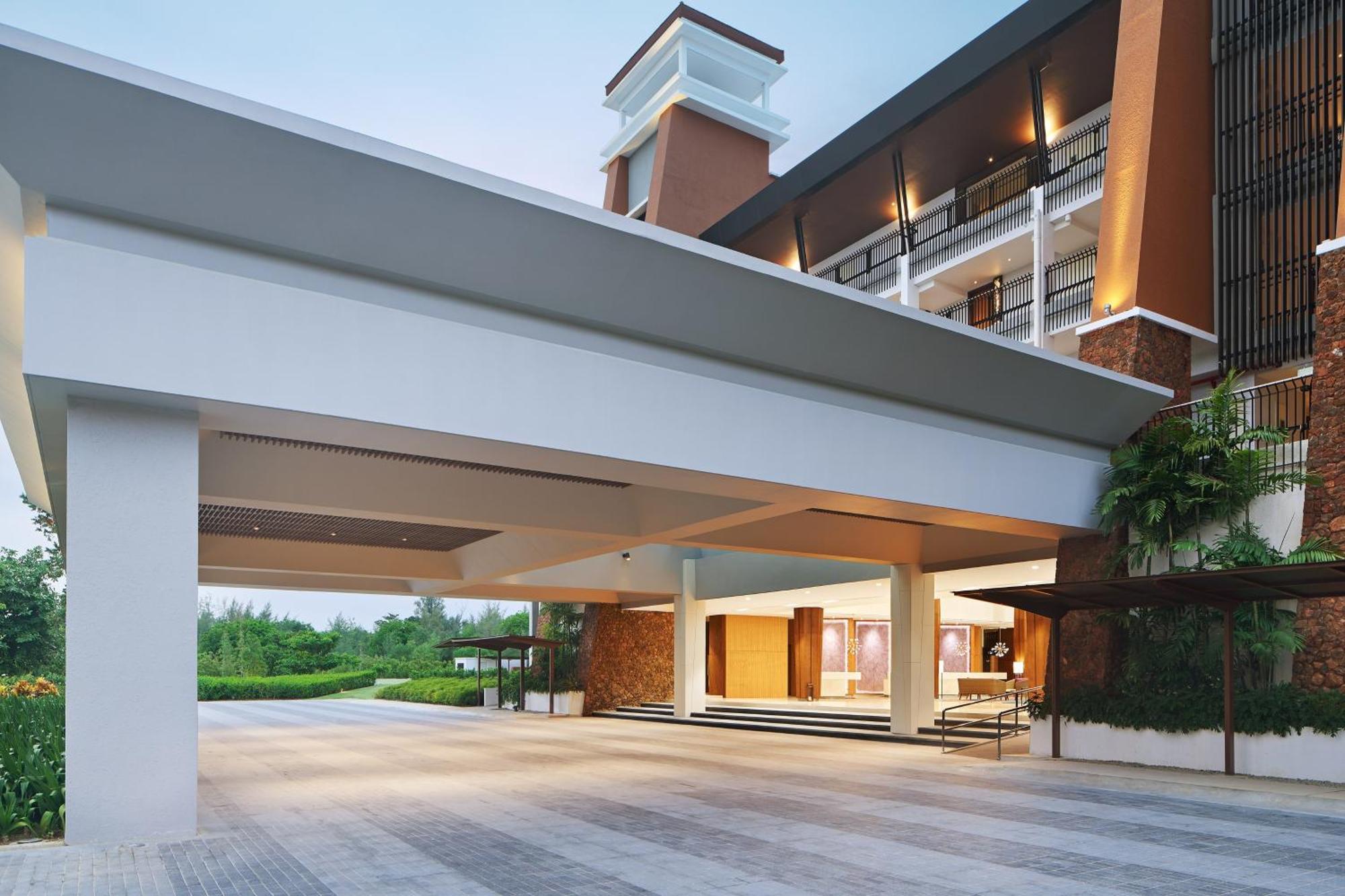 The Westin Desaru Coast Resort Exterior photo The hotel's entrance