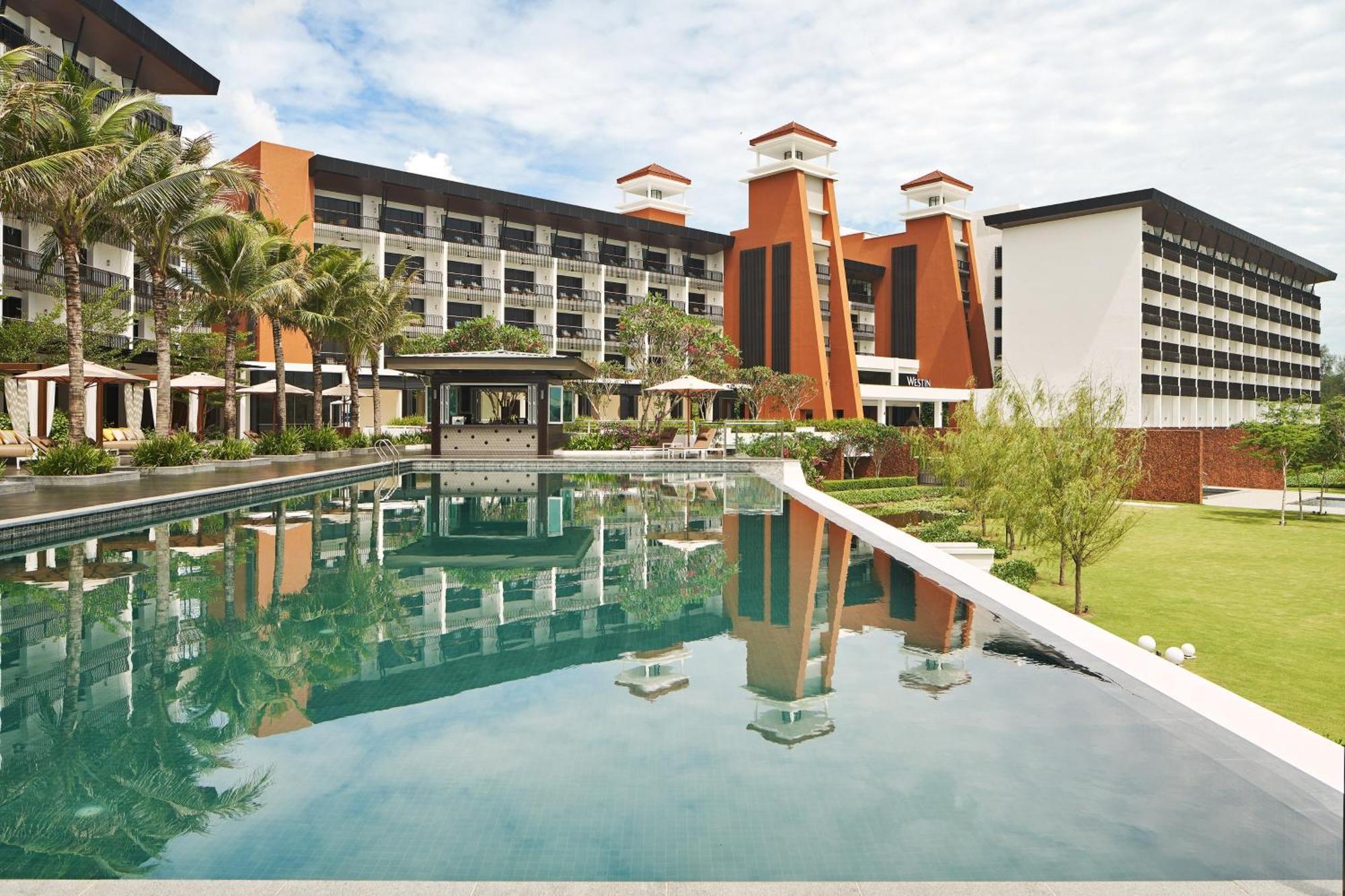 The Westin Desaru Coast Resort Exterior photo The hotel's main building