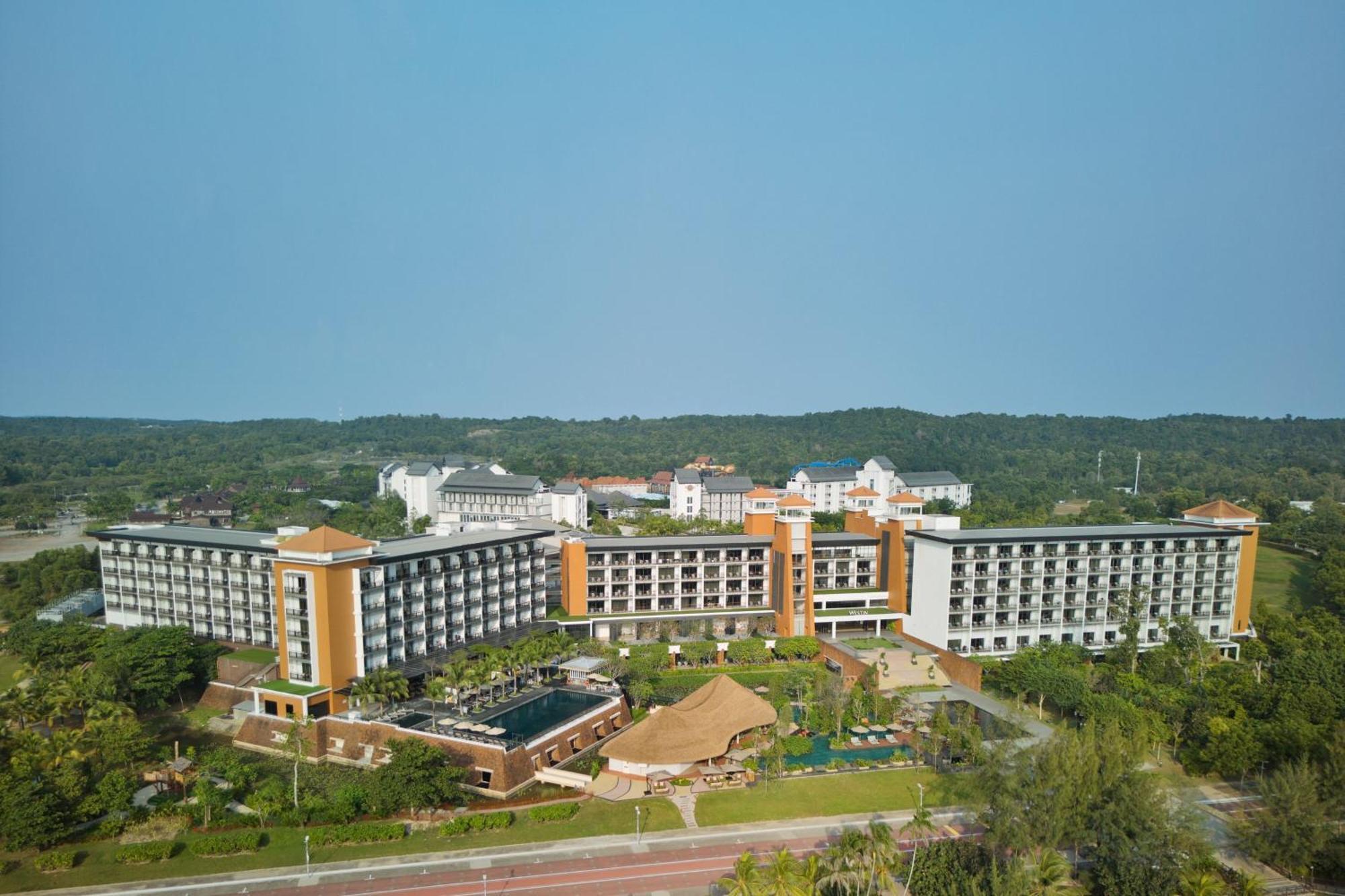 The Westin Desaru Coast Resort Exterior photo The Village at Wild dunes