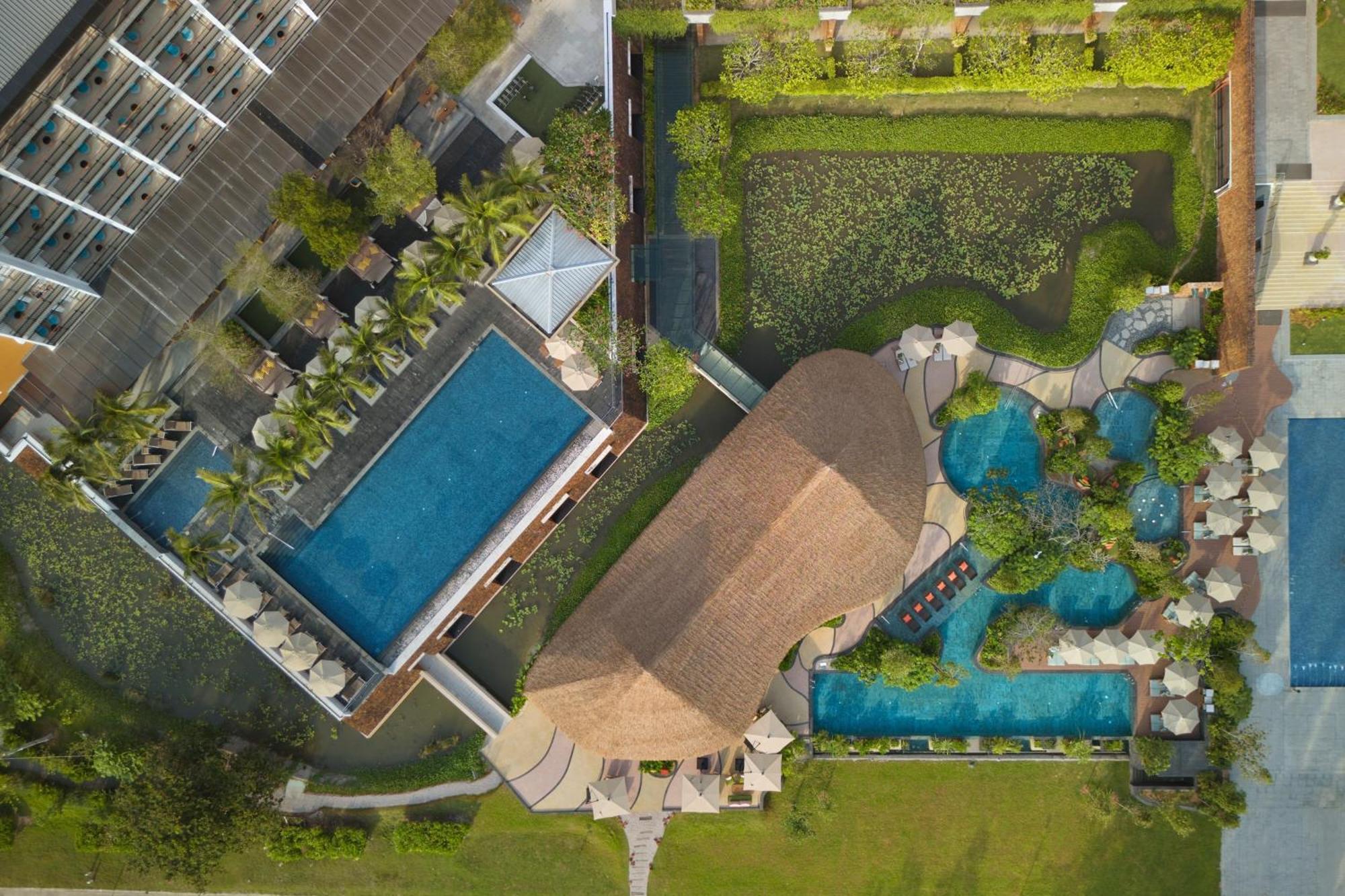 The Westin Desaru Coast Resort Exterior photo Aerial view of the pool and the clubhouse