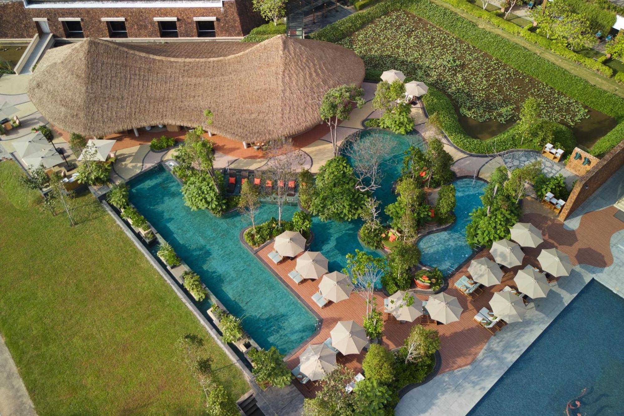 The Westin Desaru Coast Resort Exterior photo The swimming pool at the hotel